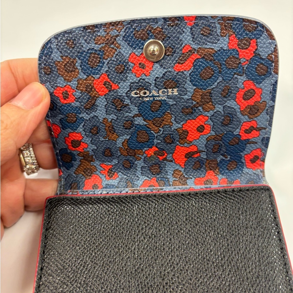 Coach Black Textured Leather Wallet. New with Tags. Floral inside design - Picture 4 of 10